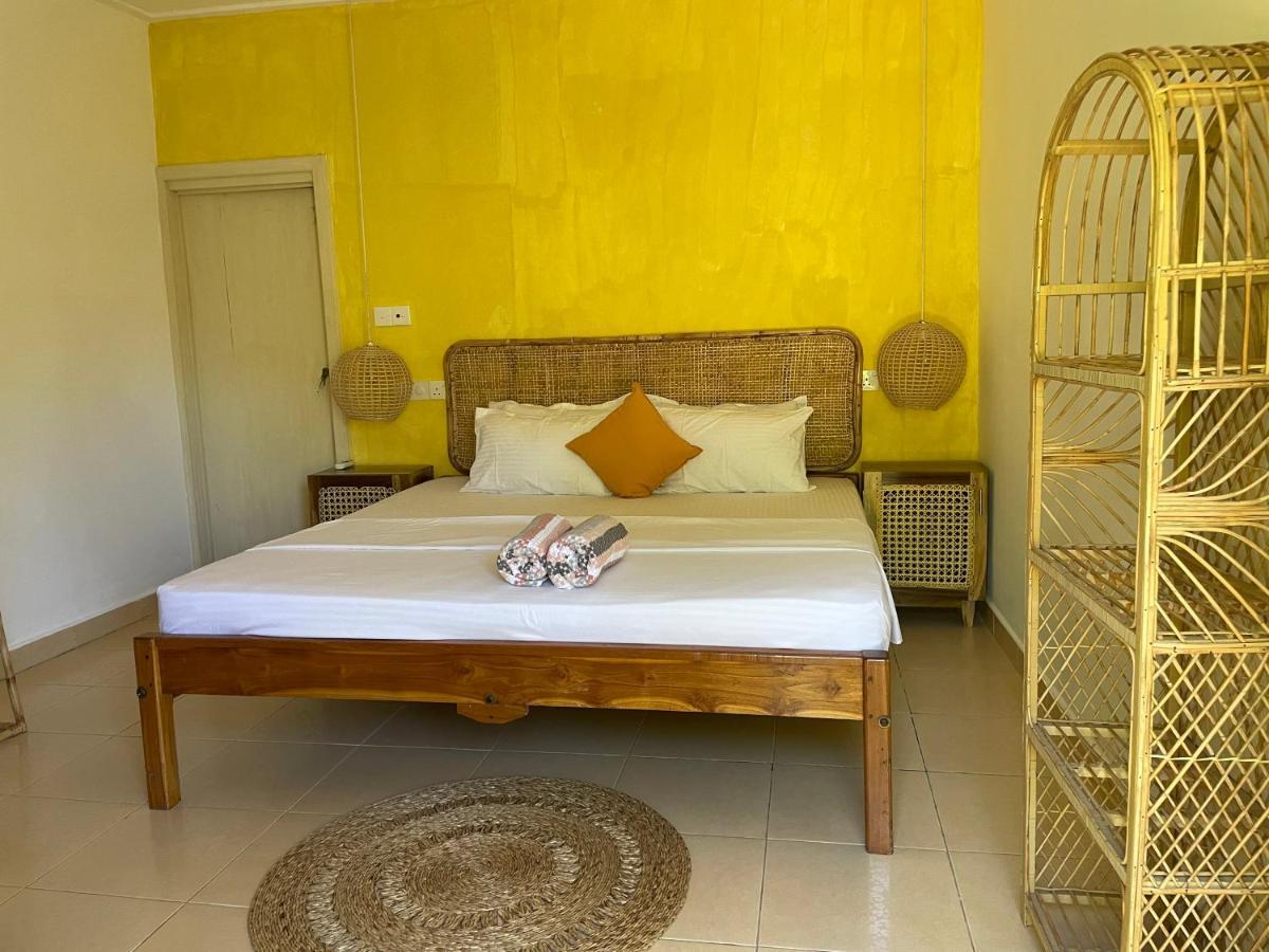 Banana Surf House Hotel Arugam Bay Buitenkant foto