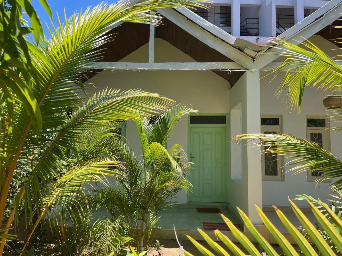 Banana Surf House Hotel Arugam Bay Buitenkant foto