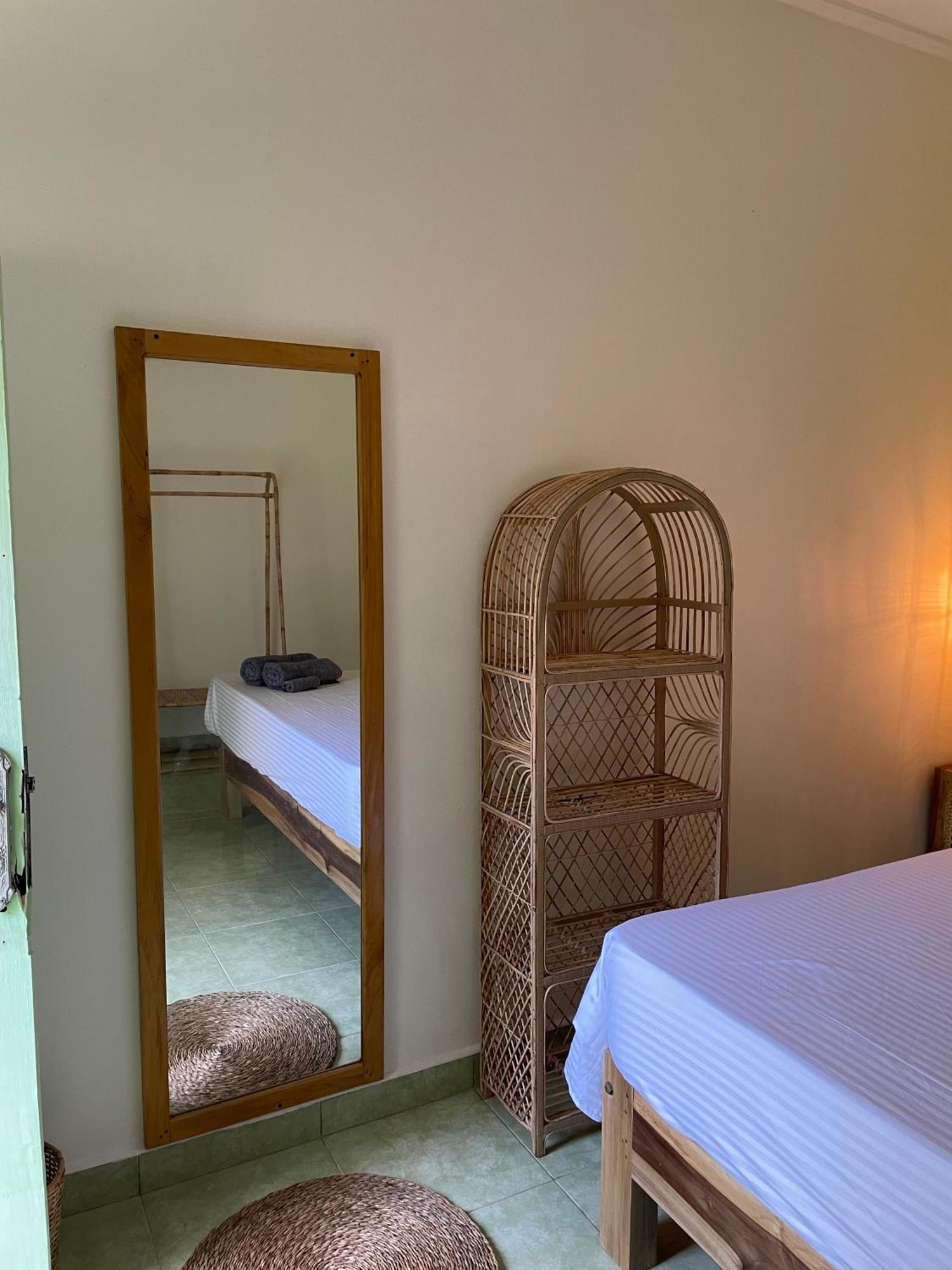 Banana Surf House Hotel Arugam Bay Buitenkant foto